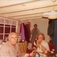 06 Opa en oma Dienst en tante Sien in de boet ( in de zomer woonruimte tijdens de verhuur van het huis)